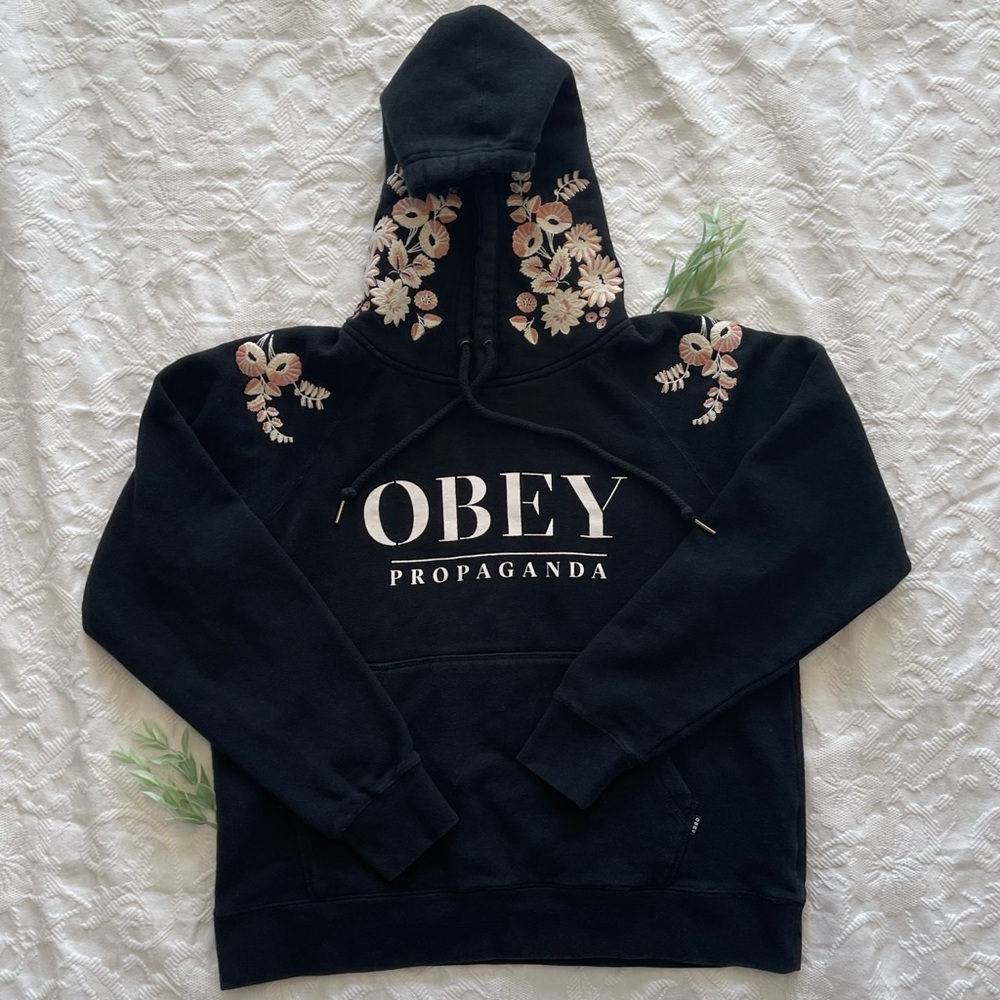 GUC Obey Lottie Embroidered Pullover Hoodie with Kangaroo Pocket Size Medium